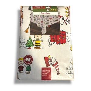 Peanuts & Snoopy Gang Holiday Christmas Vinyl Tablecloth 52x70” Christmas decor